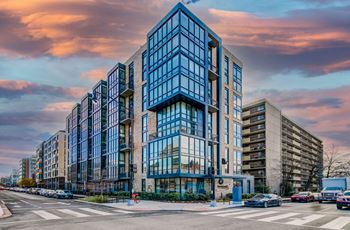 DC Apartments near 14th and U Street 3 blocks from Metro with Rooftop Deck and Views -2011 15th Street, Washington DC. 20009